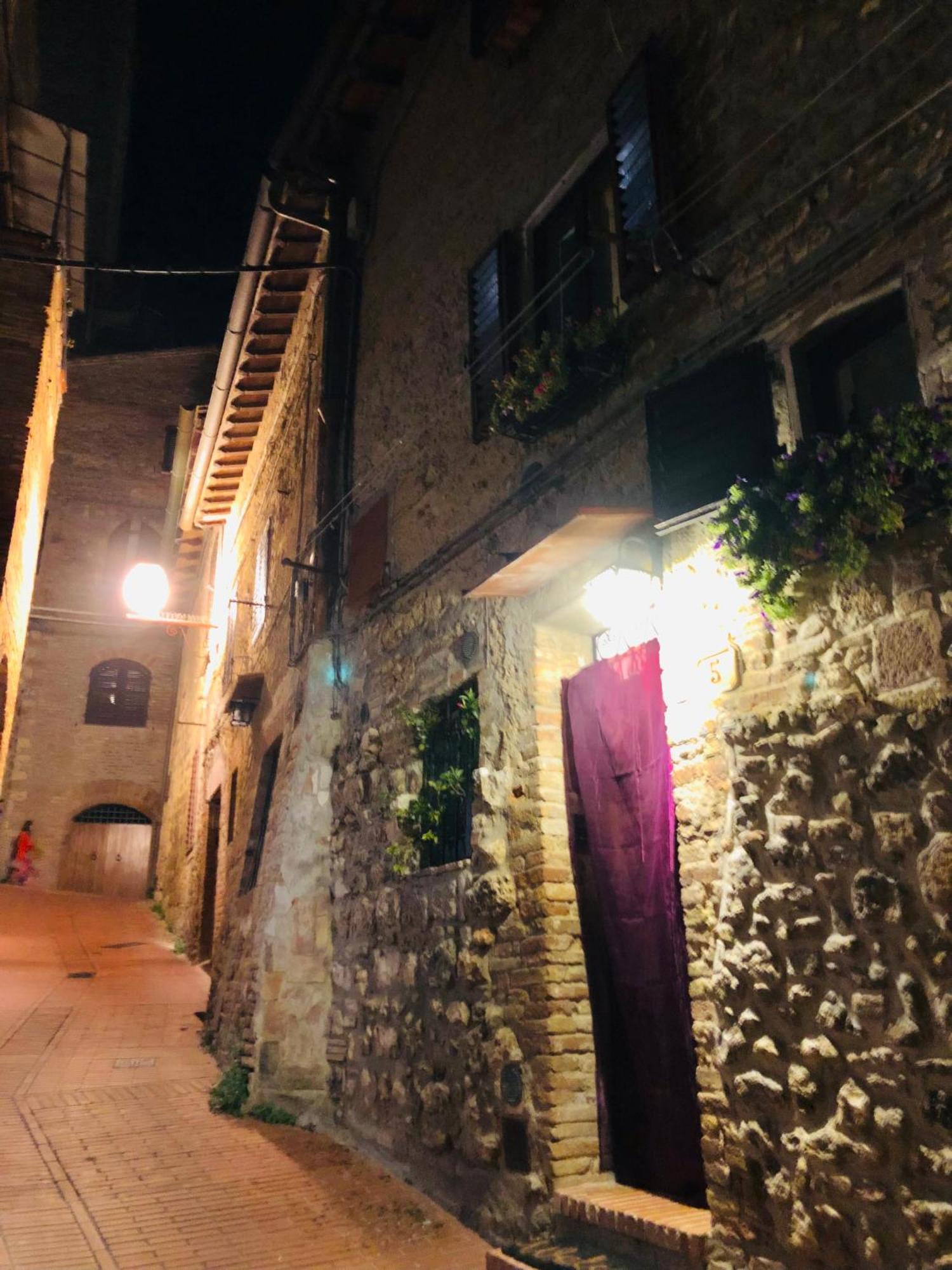 Apartamento Casa Nel Centro Storico San Gimignano Exterior foto